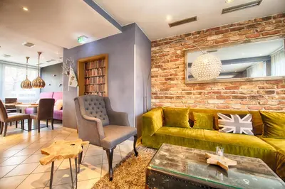 Ein Sitzbereich in der Unterkunft enjoy hostel Berlin City West