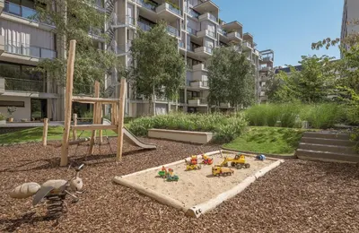 Ein Garten an der Unterkunft Hotel the YARD Berlin