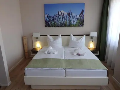 Ein Bett oder Betten in einem Zimmer der Unterkunft Garni Hotel Lavendelhof