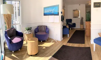 Ein Sitzbereich in der Unterkunft Ferienwohnung Katja in der Villa Seeblick