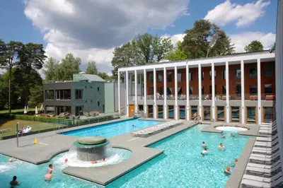 Der Swimmingpool an oder in der Nähe von Ferienwohnung Elke am Kurfürstensteg