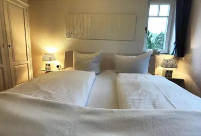 Ein Bett oder Betten in einem Zimmer der Unterkunft Ferienwohnung Elke am Kurfürstensteg