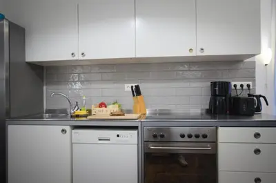 Küche/Küchenzeile in der Unterkunft Altbauwohnung mit 3 Bädern (PB6)