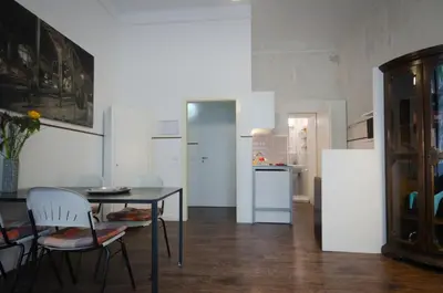 Küche/Küchenzeile in der Unterkunft Altbauwohnung mit 3 Bädern (PB6)