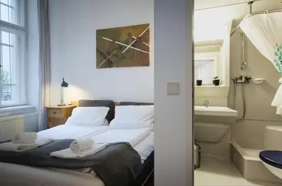 Ein Bett oder Betten in einem Zimmer der Unterkunft Altbauwohnung mit 3 Bädern (PB6)
