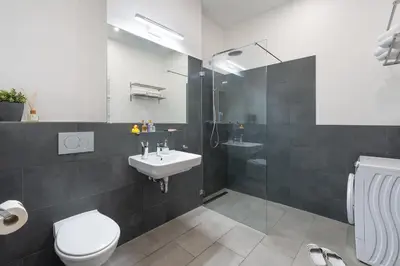 Ein Badezimmer in der Unterkunft BENSIMON apartments Mitte - Moabit