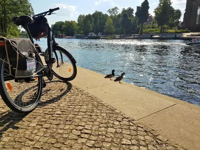 Blick auf einen Fluss in der Nähe der Pension