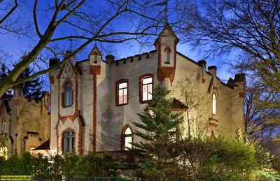 Ein Garten an der Unterkunft Lilienthalschlösschen