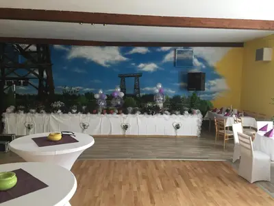 Ein Restaurant oder anderes Speiselokal in der Unterkunft Hotel Schützenhaus