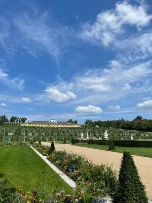 Ein Garten an der Unterkunft Ferienwohnung Am Nauener Tor