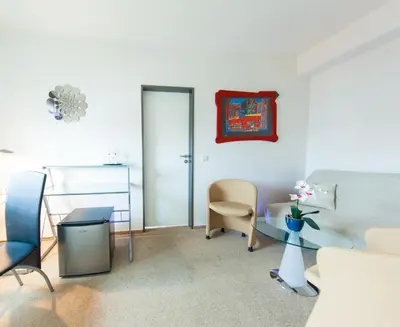 Ein Sitzbereich in der Unterkunft Garni-Hotel An der Weide