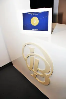 Ein Zertifikat, Auszeichnung, Logo oder anderes Dokument, das in der Unterkunft Botschaft ausgestellt ist