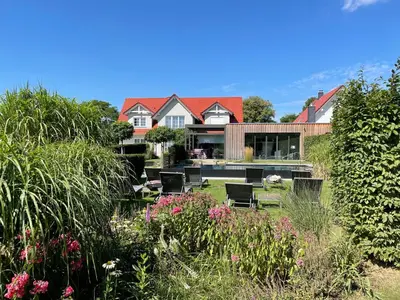 Ein Garten an der Unterkunft Alwine - Landhaus an den Spreewiesen