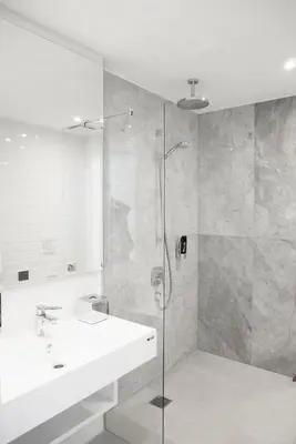 Ein Badezimmer in der Unterkunft H24 Berlin Lichtenberg