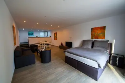 Ein Sitzbereich in der Unterkunft Wassersport-Appartements am Stößensee