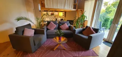 Ein Sitzbereich in der Unterkunft Pension an der Elsterbrücke