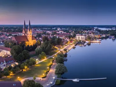 Blick auf einen Fluss in der Nähe des Hotels