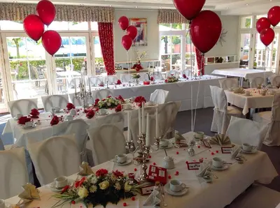 Ein Restaurant oder anderes Speiselokal in der Unterkunft Altes Kasino Hotel am See