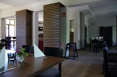 Ein Restaurant oder anderes Speiselokal in der Unterkunft Forsthaus Sommerswalde