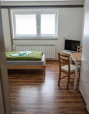 Ein Bett oder Betten in einem Zimmer der Unterkunft Zimmervermietung Familie Schuster