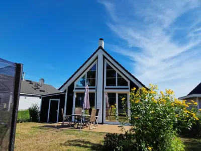 Ein Garten an der Unterkunft Haus Renate