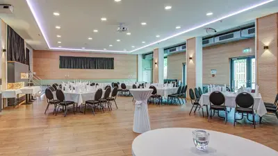 Ein Restaurant oder anderes Speiselokal in der Unterkunft Landhotel Diana