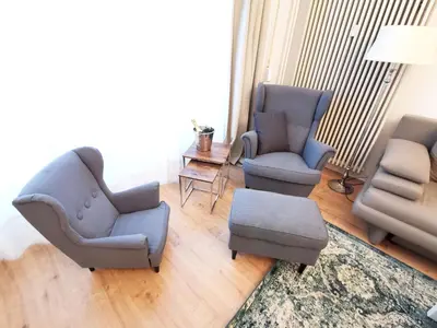 Ein Sitzbereich in der Unterkunft KVH by ROCKCHAIR Apartments l SUPERHOST Status l Boxspringbett am Schloss Charlottenburg welcomes you!