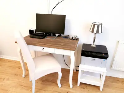TV/Unterhaltungsangebot in der Unterkunft KVH by ROCKCHAIR Apartments l SUPERHOST Status l Boxspringbett am Schloss Charlottenburg welcomes you!