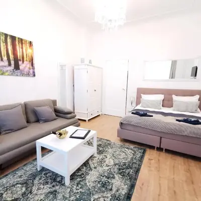 KVH by ROCKCHAIR Apartments l SUPERHOST Status l Boxspringbett am Schloss Charlottenburg welcomes you!