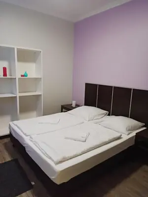 Ein Bett oder Betten in einem Zimmer der Unterkunft Albert rooms