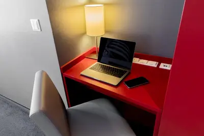 TV/Unterhaltungsangebot in der Unterkunft Garner Hotel Berlin - Gendarmenmarkt by IHG