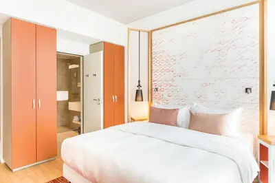 Ein Bett oder Betten in einem Zimmer der Unterkunft Capri by Fraser Berlin