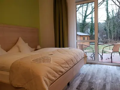 Ein Bett oder Betten in einem Zimmer der Unterkunft Neue Mühle Kleines Landhotel