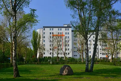 Ein Garten an der Unterkunft enjoy hotel Berlin City Messe