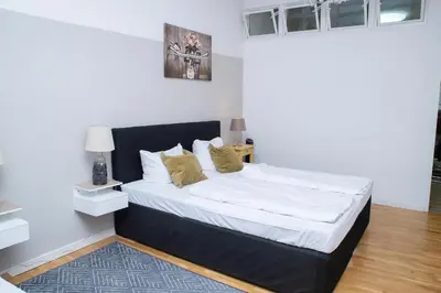 Ein Bett oder Betten in einem Zimmer der Unterkunft BIG Central City Apartment West Kurfurstendamm