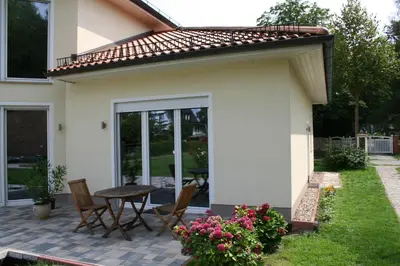 Ein Garten an der Unterkunft Business Lounge Potsdam