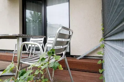 Ein Balkon oder eine Terrasse in der Unterkunft NIEB by ROCKCHAIR Apartments l SUPERHOST Status l 3 Bedrooms Boxspringbeds 3 Bathrooms in Center 