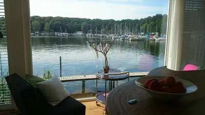 Naturlandschaft in der Nähe des Bootes