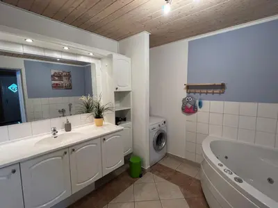 Ein Badezimmer in der Unterkunft Blaues Haus am See