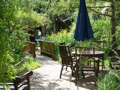 Ein Garten an der Unterkunft Hotel Grenzfall