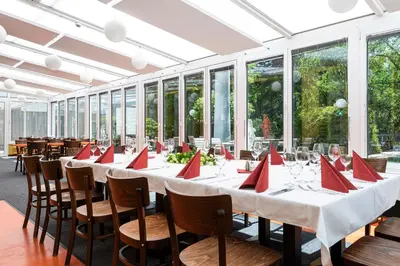 Ein Restaurant oder anderes Speiselokal in der Unterkunft Hotel Grenzfall