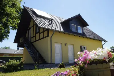 Das Gebäude in dem sich die Ferienwohnung befindet