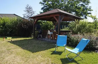 Ein Garten an der Unterkunft Ferienwohnungen am Roten Nil