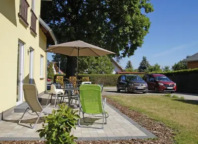 Ein Garten an der Unterkunft Ferienwohnungen am Roten Nil