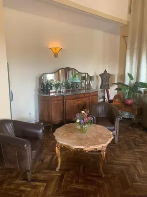 Ein Sitzbereich in der Unterkunft Bahnhofshotel Die Neue Bühne