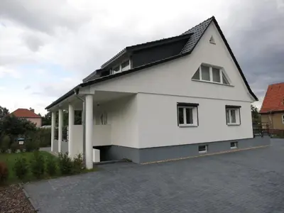 Das Gebäude in dem sich die Ferienwohnung befindet