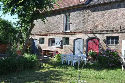 Ein Garten an der Unterkunft Kulturfreizeiten Ferienwohnungen