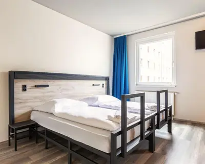 Ein Bett oder Betten in einem Zimmer der Unterkunft a&o Berlin Hauptbahnhof