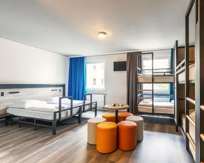 Ein Bett oder Betten in einem Zimmer der Unterkunft a&o Berlin Hauptbahnhof