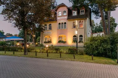 Ein Garten an der Unterkunft Hotel & Restaurant Raueneck